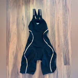 Women’s Speedo Fastskin LZR Pure Intent Kneeskin Black and Gold Size 25